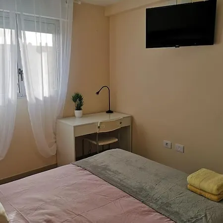 Piso Completo Grande 6 Habitaciones, 13 Plazas