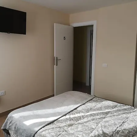 Piso Completo Grande 6 Habitaciones, 13 Plazas Apartamento