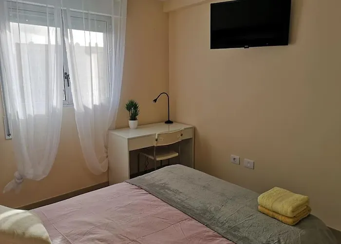 Piso Completo Grande 6 Habitaciones, 13 Plazas