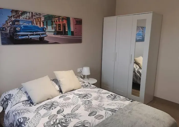 Piso Completo Grande 6 Habitaciones, 13 Plazas *