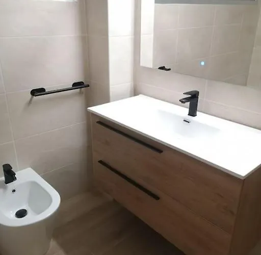 Piso Completo Grande 6 Habitaciones, 13 Plazas *