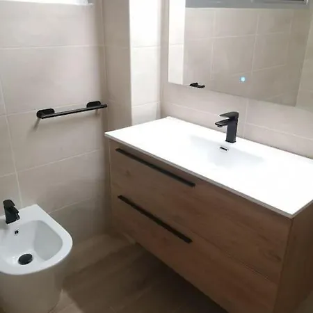 Piso Completo Grande 6 Habitaciones, 13 Plazas *